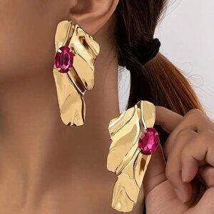 ✨ Bold Gold-Toned Earrings with Pink Gemstone Accent✨✨ with GIFT BOX 🎁
